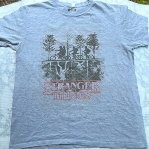 Women’s Unisex Stranger things Gray and Black Tee T-shirt size Large L